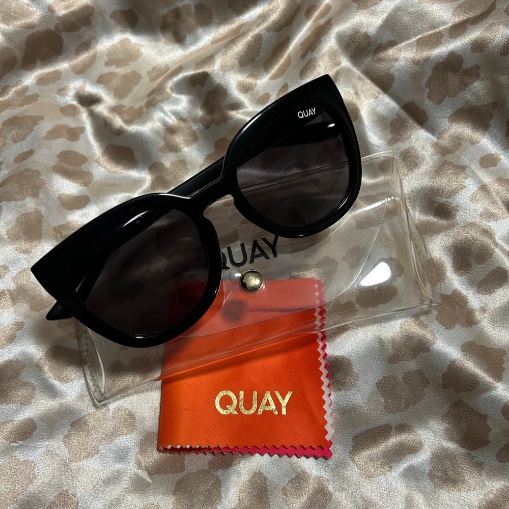 QUAY NOOSA in BLACK POLARIZED.